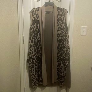 Lane Bryant 26/28 cheetah print sleeveless cardigan